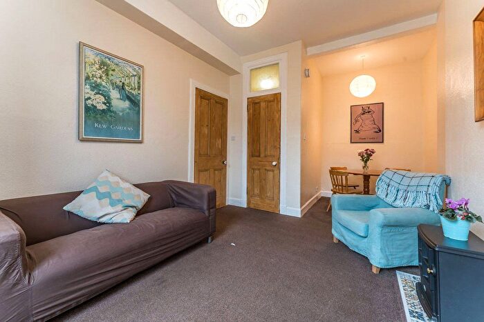 1 Bedroom Flat To Rent In Wardlaw Street, Edinburgh, EH11