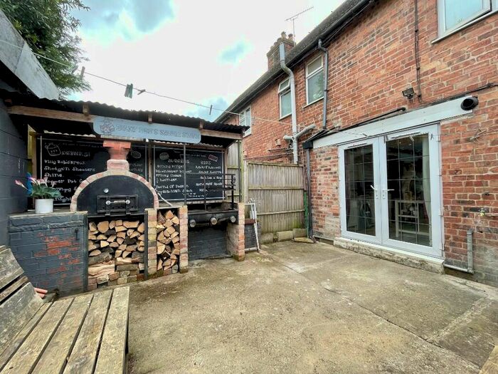 2 Bedroom Terraced House For Sale In Bakewell Road, Matlock, Derbyshire, DE4