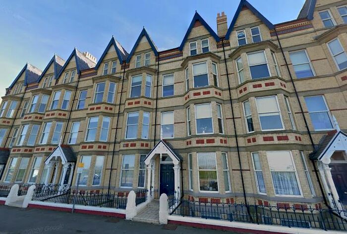 2 Bedroom Flat To Rent In West Parade, Rhyl, LL18