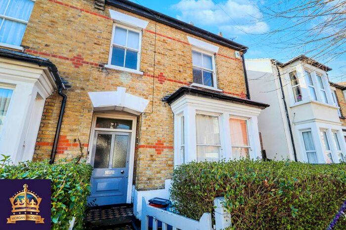 4 Bedroom Semi-Detached House To Rent In St Johns Road, Westcliff-on-Sea, SS0