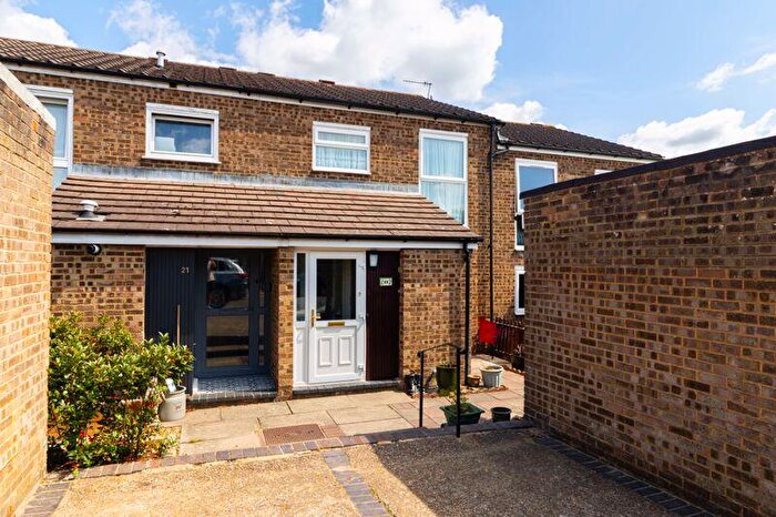 3 Bedroom Terraced House For Sale In Bardolph Avenue, Forestdale, Croydon, CR0