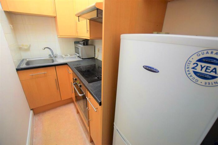 1 Bedroom Flat To Rent In Long Lane, Finchley, N3