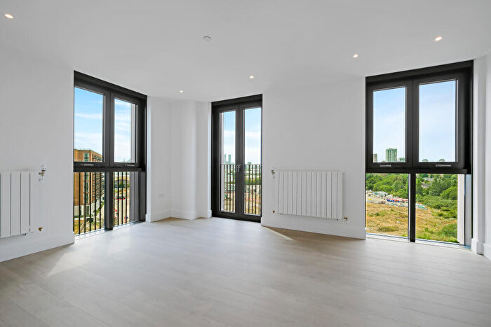 3 Bedroom Apartment To Rent In The Redwood, Twelve Trees Park, West Ham, E16
