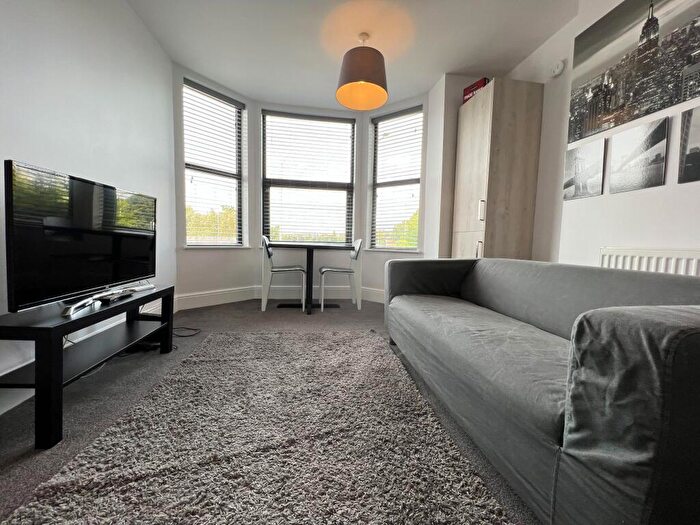 2 Bedroom Apartment To Rent In Flat, Radcliffe Road, West Bridgford, Nottingham, NG2