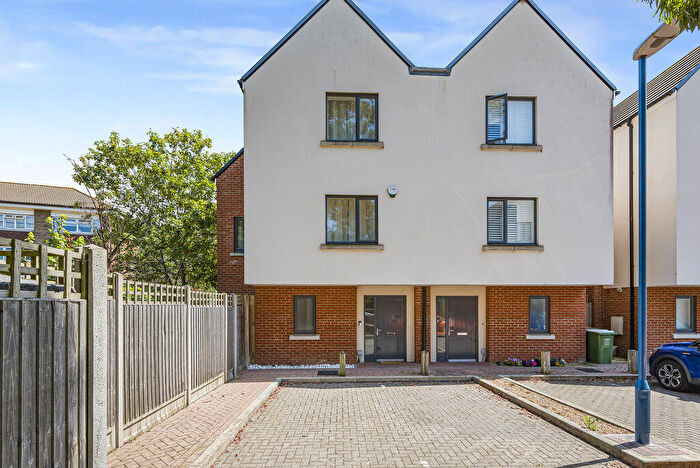 5 Bedroom Semi Detached House For Sale In Chatswood Mews, Sidcup, DA14