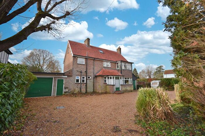 6 Bedroom Detached House For Sale In Oakwood Road, Horley, RH6