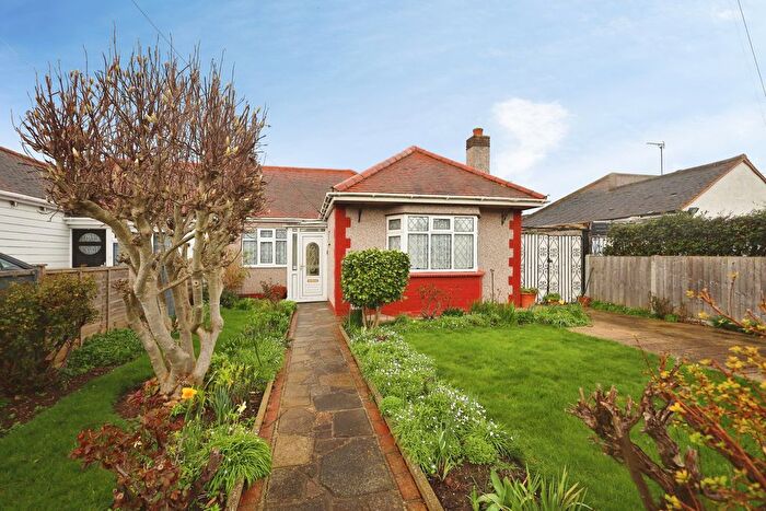 3 Bedroom Semi Detached Bungalow For Sale In Keith Way, Southend-On-Sea, SS2
