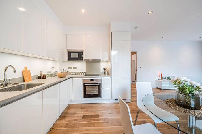 3 Bedroom Maisonette For Sale In Elgin Avenue, Westbourne Park, London, W9