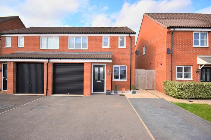 3 Bedroom Semi-Detached House To Rent In Peake Close, Sleaford, NG34