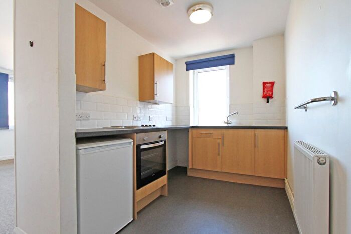 1 Bedroom Flat To Rent In High Street, Banbury, Oxon, OX16