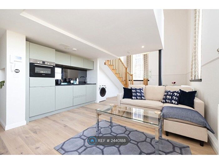 1 Bedroom Flat To Rent In Mcdonald Road, Edinburgh, EH7