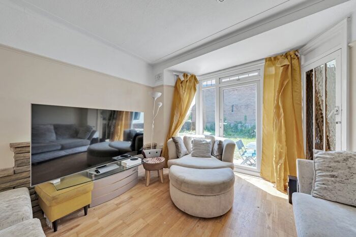 3 Bedroom Detached House To Rent In Bromefield Stanmore, HA7