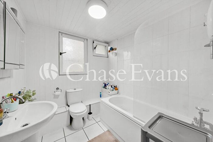 3 Bedroom Flat For Sale In Seyssel Street, Isle Of Dogs, London, E14
