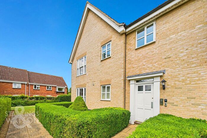 2 Bedroom Flat For Sale In Bromedale Avenue, Mulbarton, Norwich, NR14
