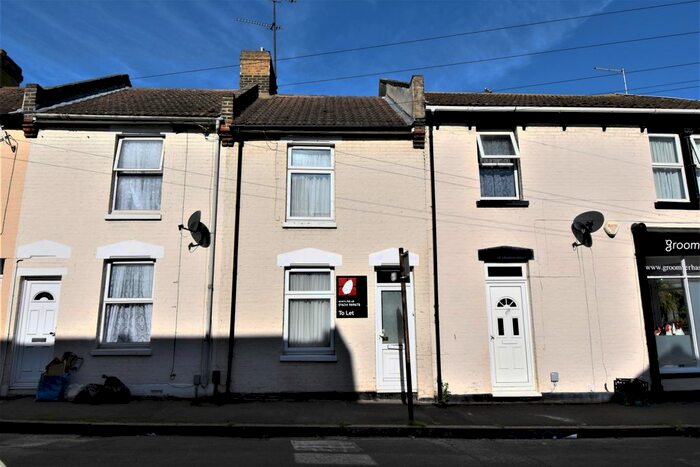 2 Bedroom Terraced House To Rent In Wickham Street, Rochester, ME1