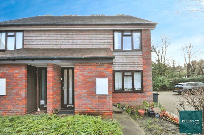 1 Bedroom Flat To Rent In Copwood Close, North Finchley, N12