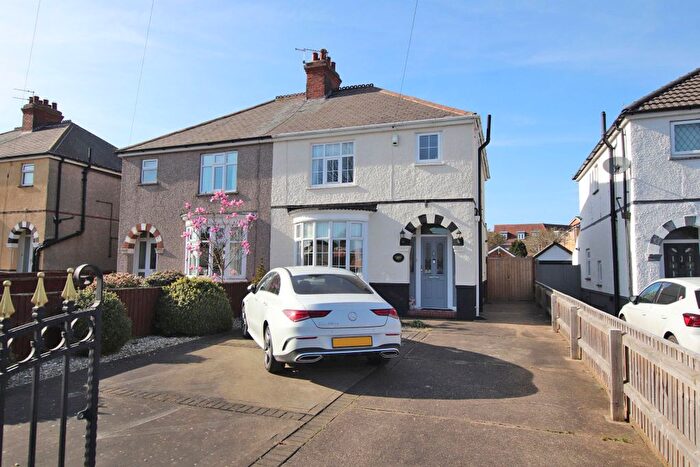 3 Bedroom Semi Detached House For Sale In Yarborough Road, Grimsby, DN34