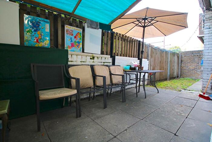 3 Bedroom Flat To Rent In Crowder Street, London, E1