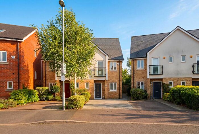 3 Bedroom Semi Detached House For Sale In Parkview Way, Epsom, KT19