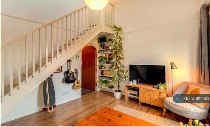 1 Bedroom Flat To Rent In Hodgson Gardens, Guildford, GU4