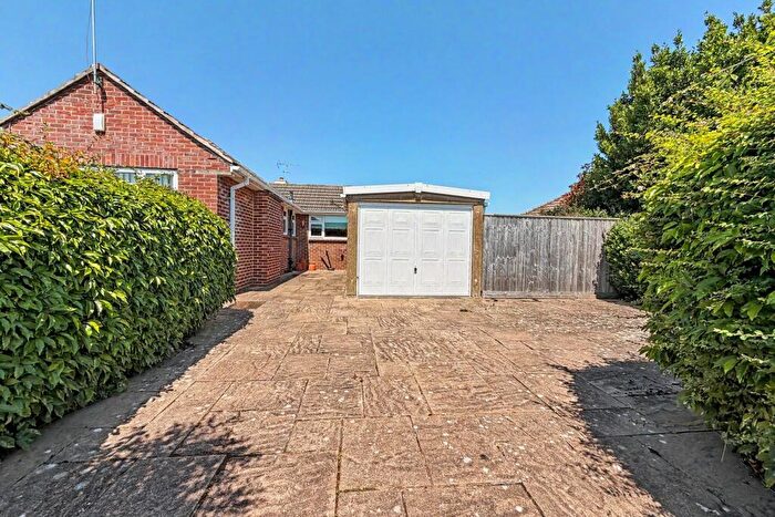 3 Bedroom Detached Bungalow For Sale In Carey, BH20 - Photo 9