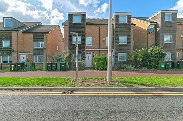 4 Bedroom Semi-Detached House For Sale In Newport Road, Broughton, MK10