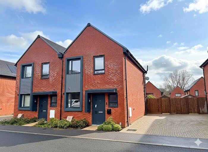 3 Bedroom Semi Detached House For Sale In Barlow Road, Whiteley, Fareham, PO15