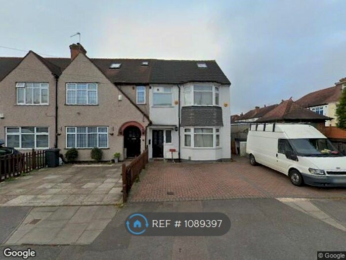 2 Bedroom Maisonette To Rent In Ryefield Avenue, Uxbridge UB10