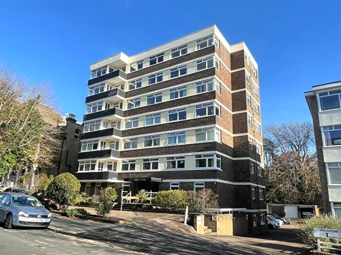 3 Bedroom Flat To Rent In Eaton Gardens, Hove, BN3