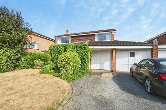4 Bedroom Detached House For Sale In Beverley Close, Balsall Common, CV7