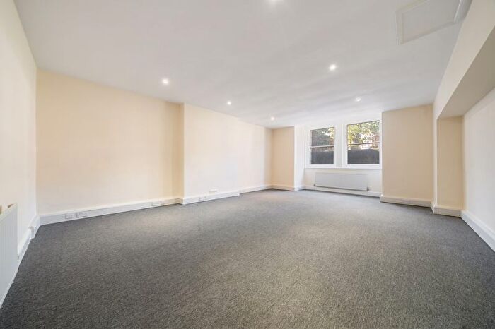 2 Bedroom Flat To Rent In Cavendish Road, London, SW12