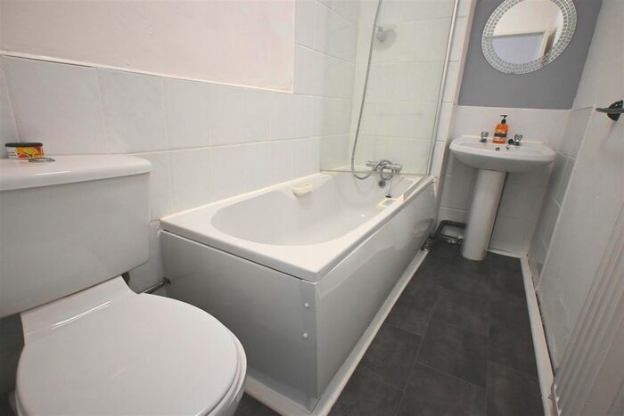 2 Bedroom Flat To Rent In Church Street, Westhoughton, Bolton, BL5