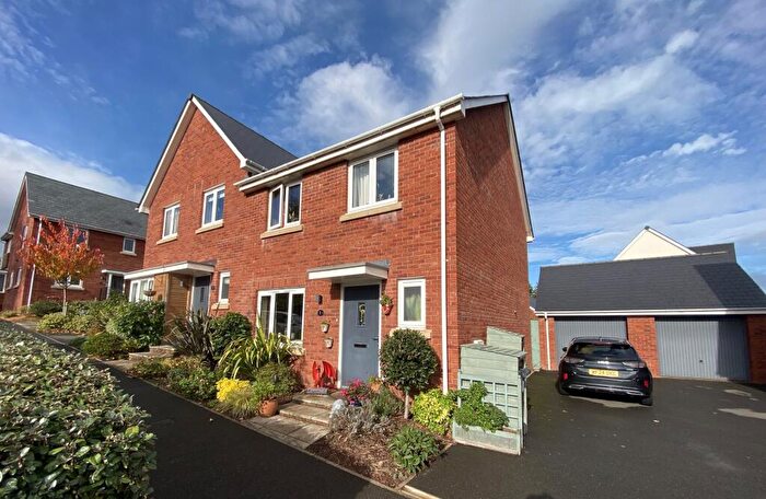 3 Bedroom Semi-Detached House For Sale In St. Georges Lane, Holcombe, EX7