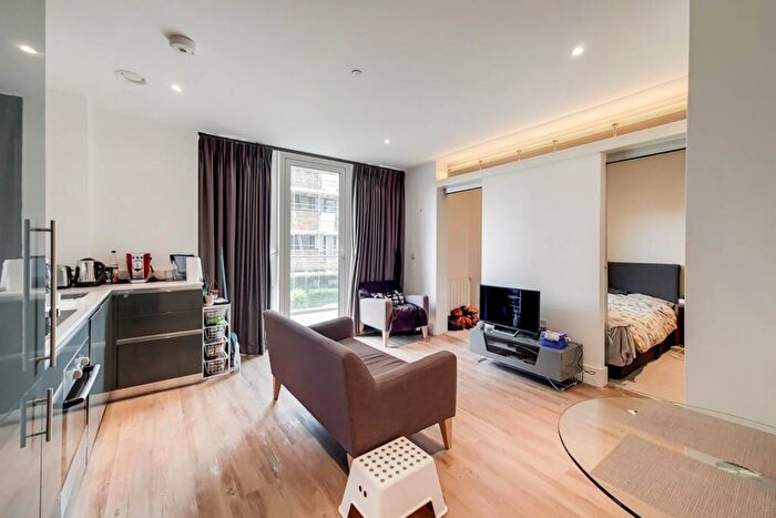 Studio To Rent In Naval House, Woolwich, London, SE18