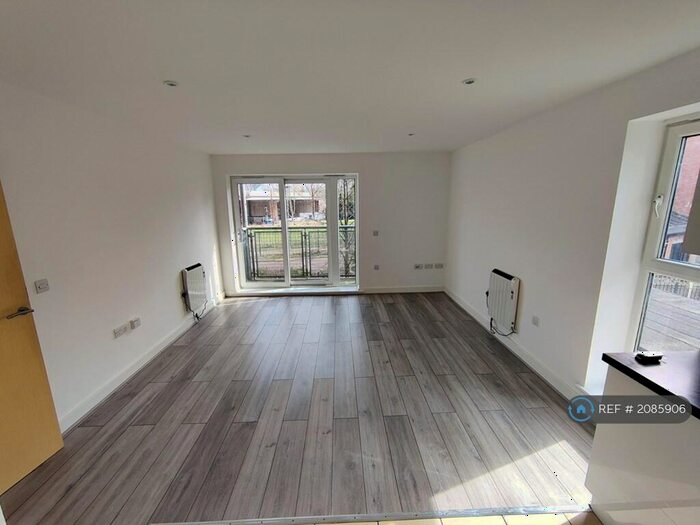 2 Bedroom Flat To Rent In Palatine Place, Manchester, M22