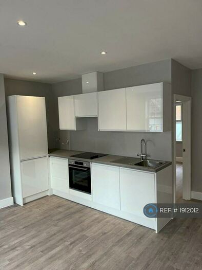 1 Bedroom Flat To Rent In Apple Market, Kingston Upon Thames, KT1