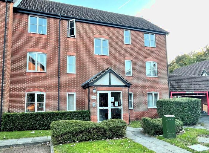 2 Bedroom Apartment To Rent In Admirals Court, Rose Kiln Lane, Reading, Berkshire, RG1