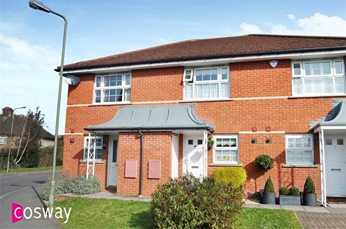 2 Bedroom House For Sale In Colenso Drive, Mill Hill, NW7