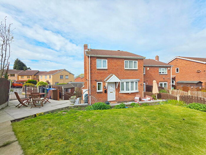 2 Bedroom Town House For Sale In Stonegarth Close, Cudworth, Barnsley, S72