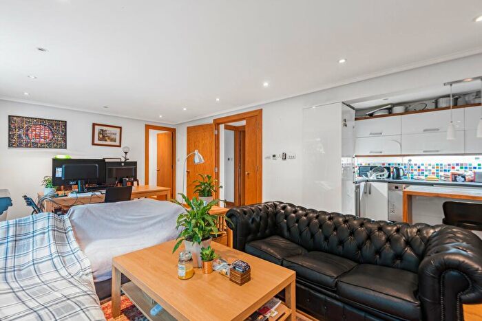 3 Bedroom Property To Rent In Vauxhall Street, Vauxhall, SE11