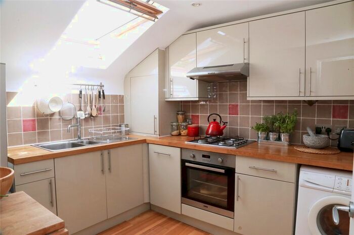 2 Bedroom Flat To Rent In Brondesbury Road, London, NW6