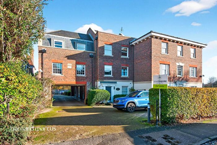 2 Bedroom Flat For Sale In Station Road North, Merstham, Redhill, RH1