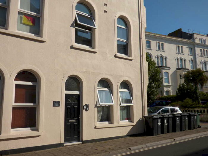 1 Bedroom Ground Flat To Rent In 4 Orchard Gardens, TQ14