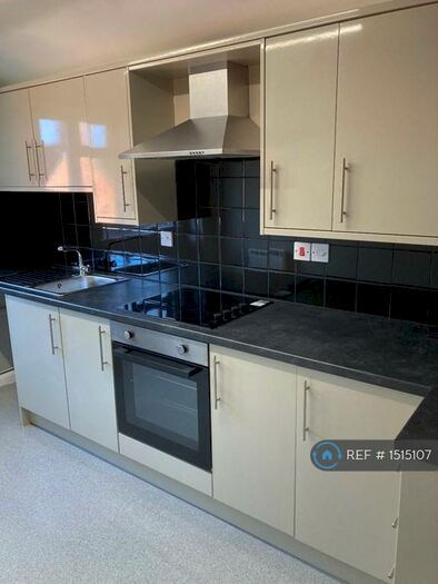 2 Bedroom Flat To Rent In Dorcas House, Yeovil, BA20