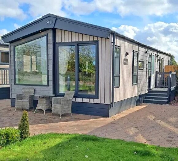 2 Bedroom Park Home For Sale In Salters Lane, Lower Moor, Pershore, WR10