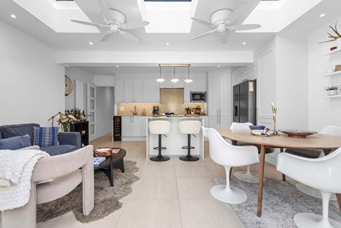 3 Bedroom Flat To Rent In Salusbury Road, NW6
