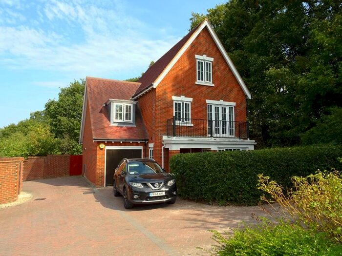 4 Bedroom Detached House To Rent In Kingfisher Drive, Haywards Heath, RH16