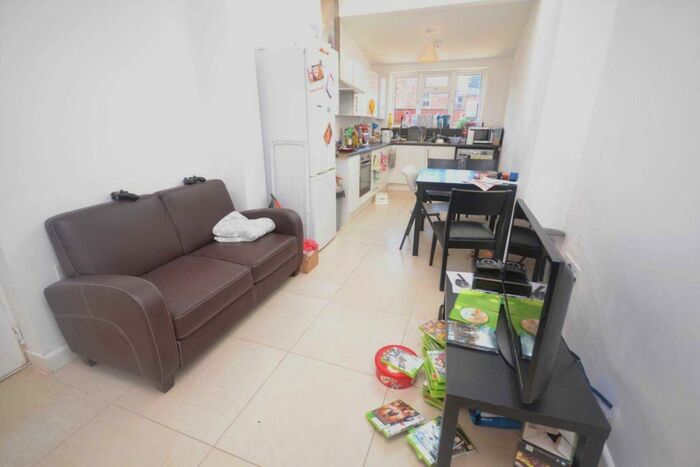 5 Bedroom Terraced House To Rent In Norris Road, Reading, RG6