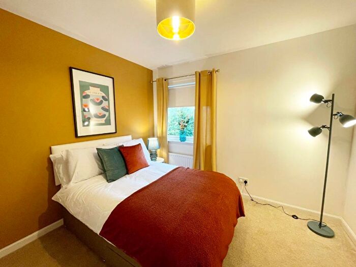 2 Bedroom Flat To Rent In Talbot Court, G13