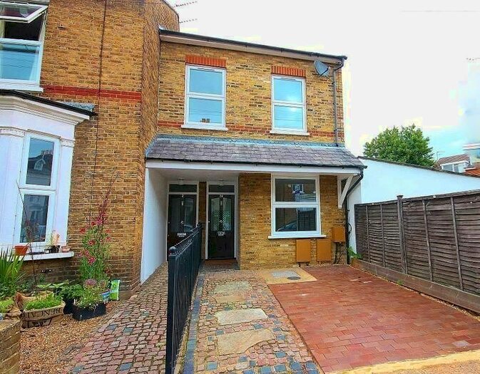 4 Bedroom End Of Terrace House To Rent In Heathfield North, Twickenham, TW2